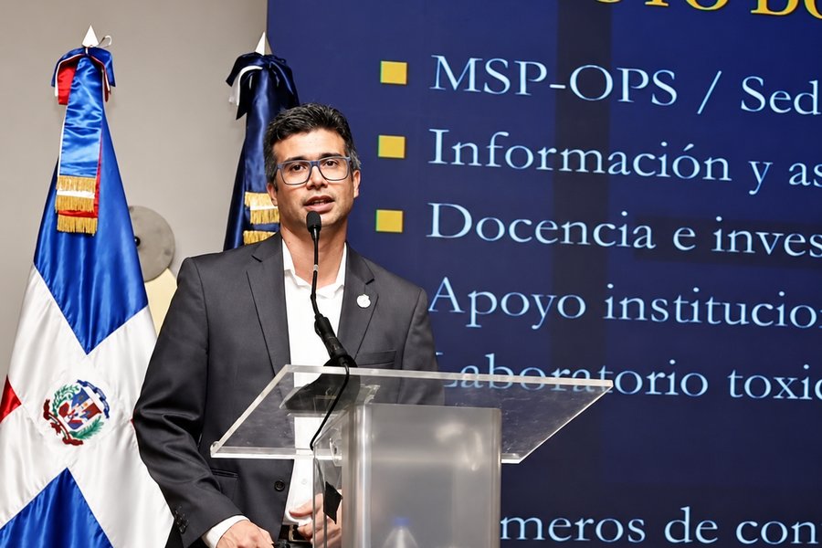 Jesús Boadas exponiendo en un podio